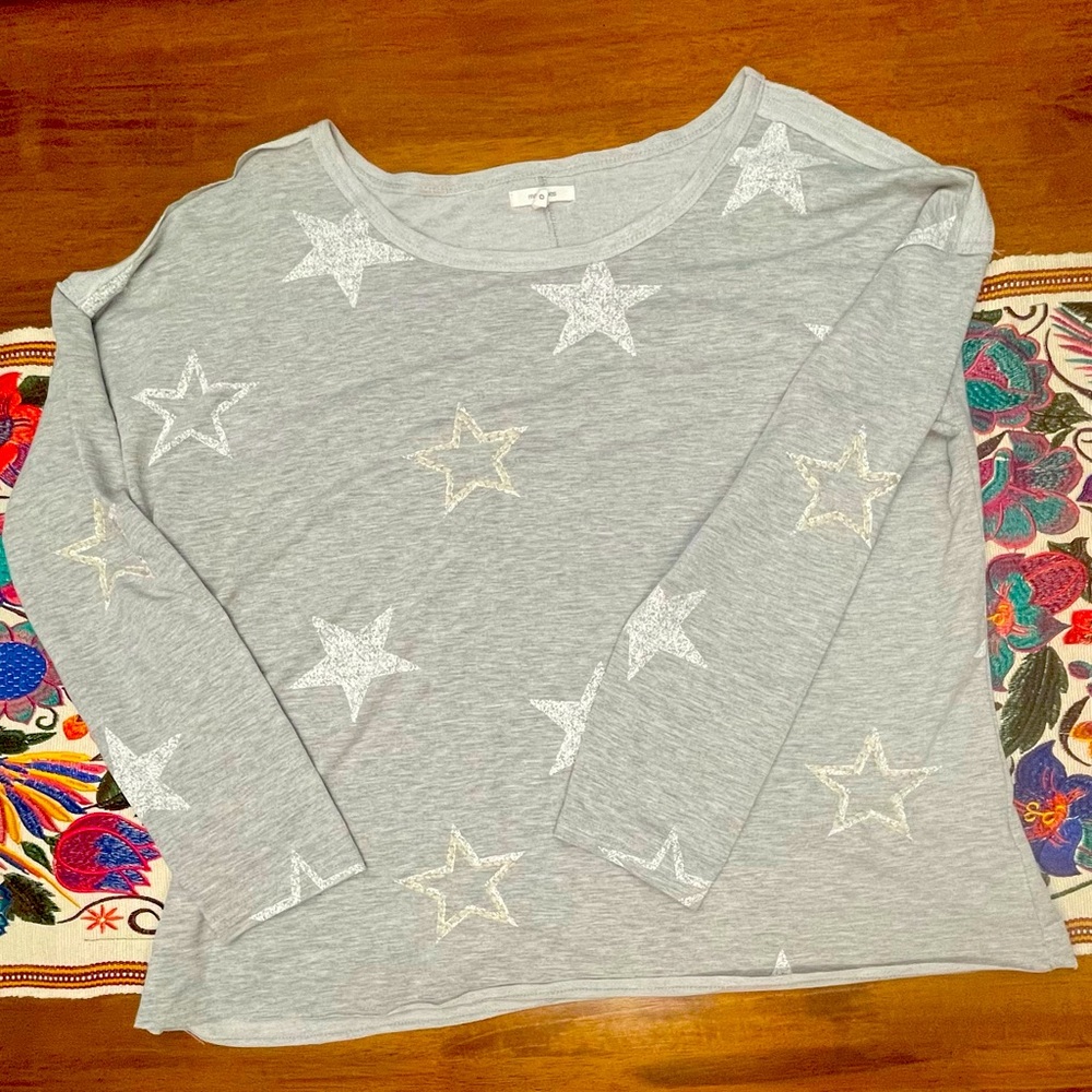 Maurice’s light white long sleeve shirt in used good condition.